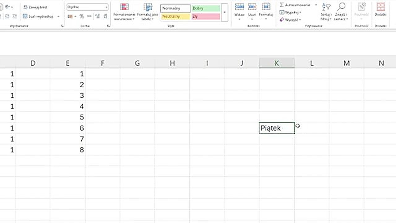 Autowypełnianie w różnych kierunkach w Excelu - seria liczb i piątek