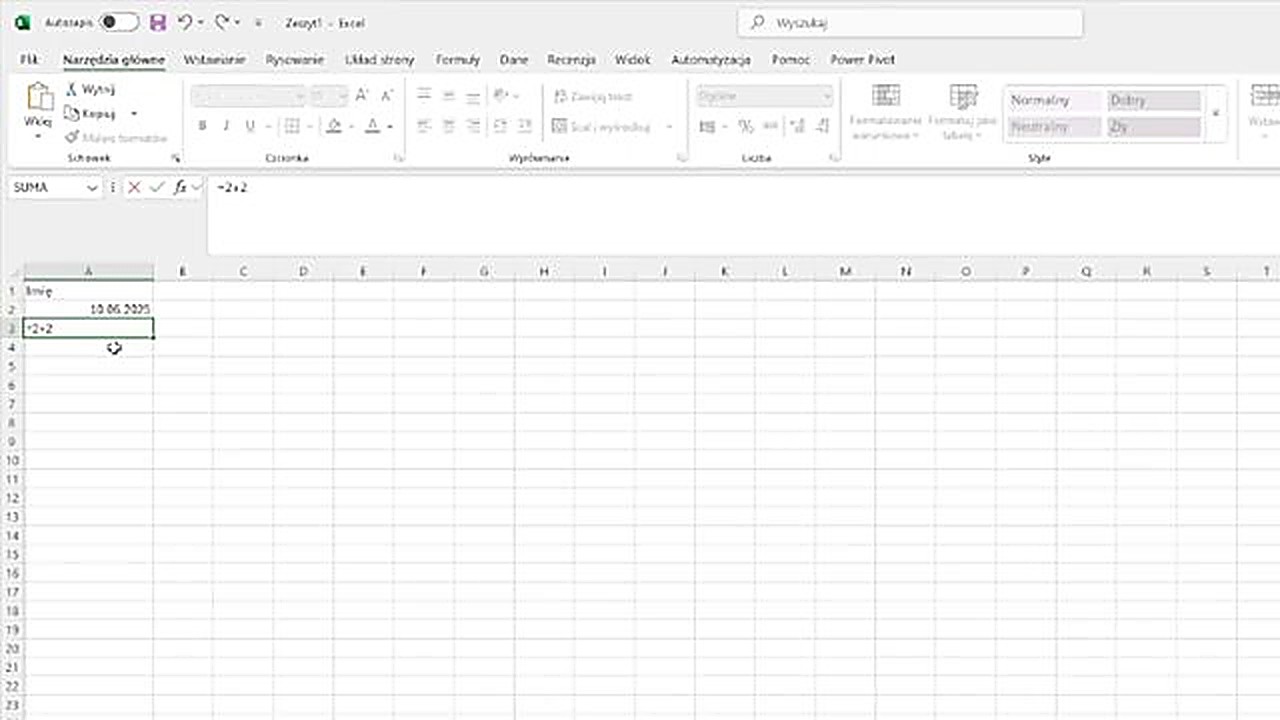 Wpisywanie formuły 2+2 w Excelu ze znakiem równa się